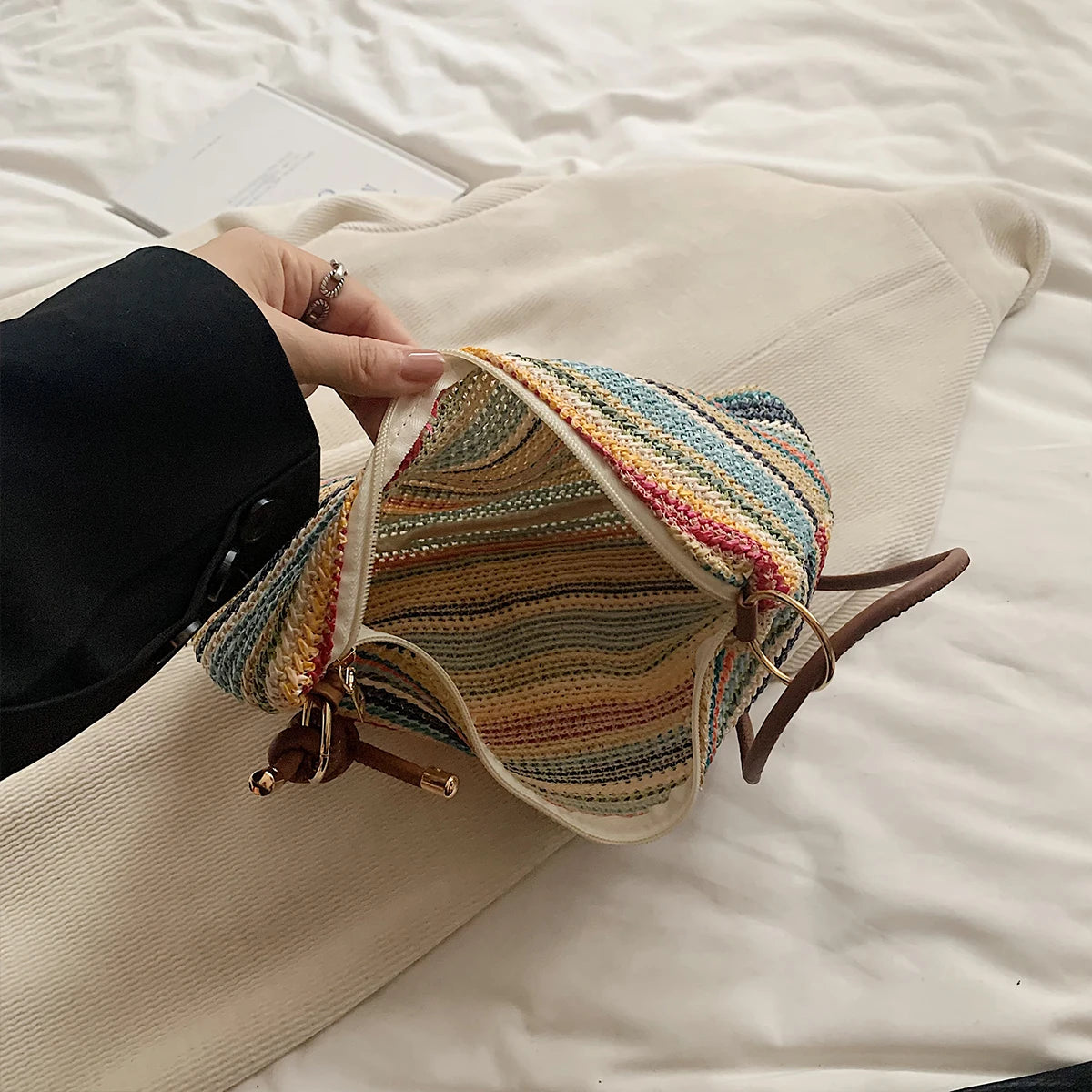 Women's Striped Woven Straw Tote Bag with Detachable Coin Purse – Zip Closure Beach Vacation Bag